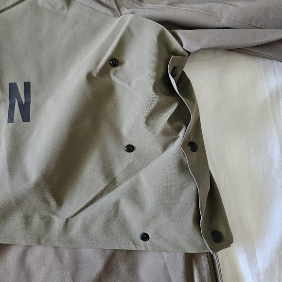 Nike Storm Fit Run Division Hooded Jacket Olive DV1247-222 Women's Size Large - Picture 11 of 12